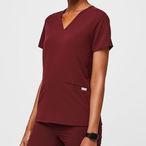 FIGS Casma Three-Pocket Scrub Top in Burgundy 🩺